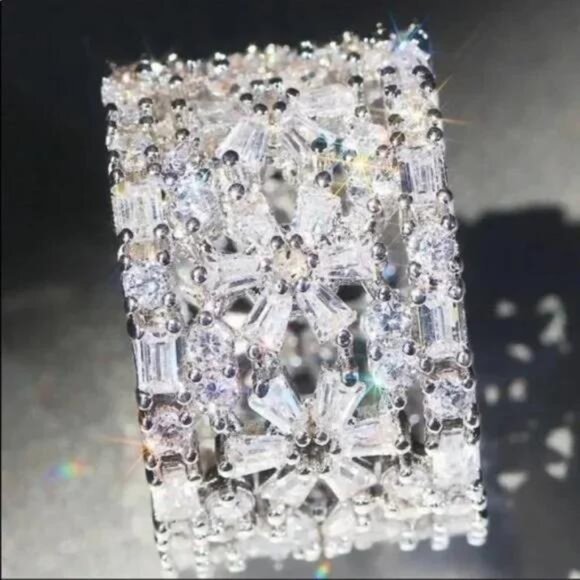 NEW 18 CT 925 STERLING SILVER DIAMOND RING, CUTE RING, SHINY RING. - Picture 4 of 6